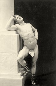 Eugen Sandow, en pose gréco-romaine classique, vers 1894